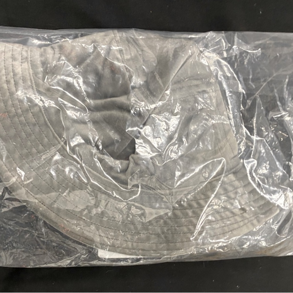 NWT UO Grey Velvet Bucket Hat - Picture 4 of 6